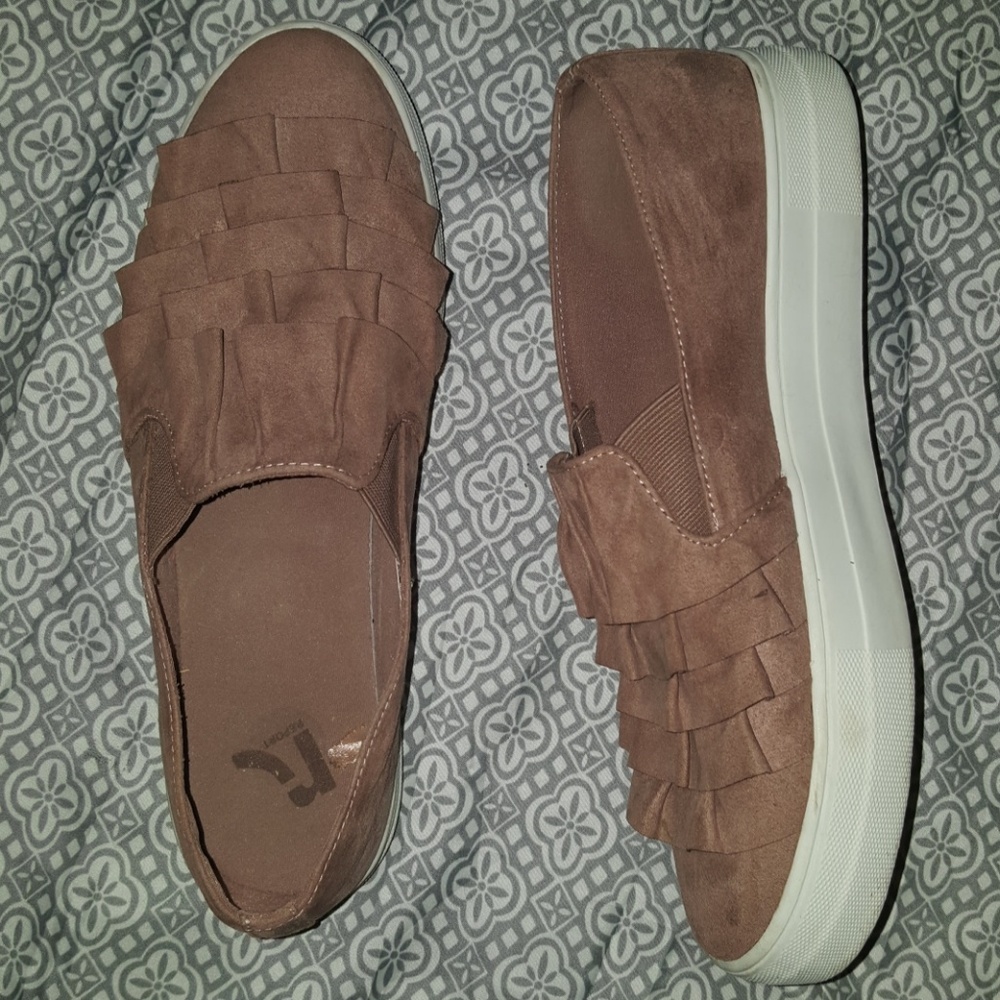 WMS 10 Aioli Ruffle Slide Sneaker